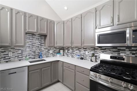 1726 W 31st Place Cleveland OH 44113