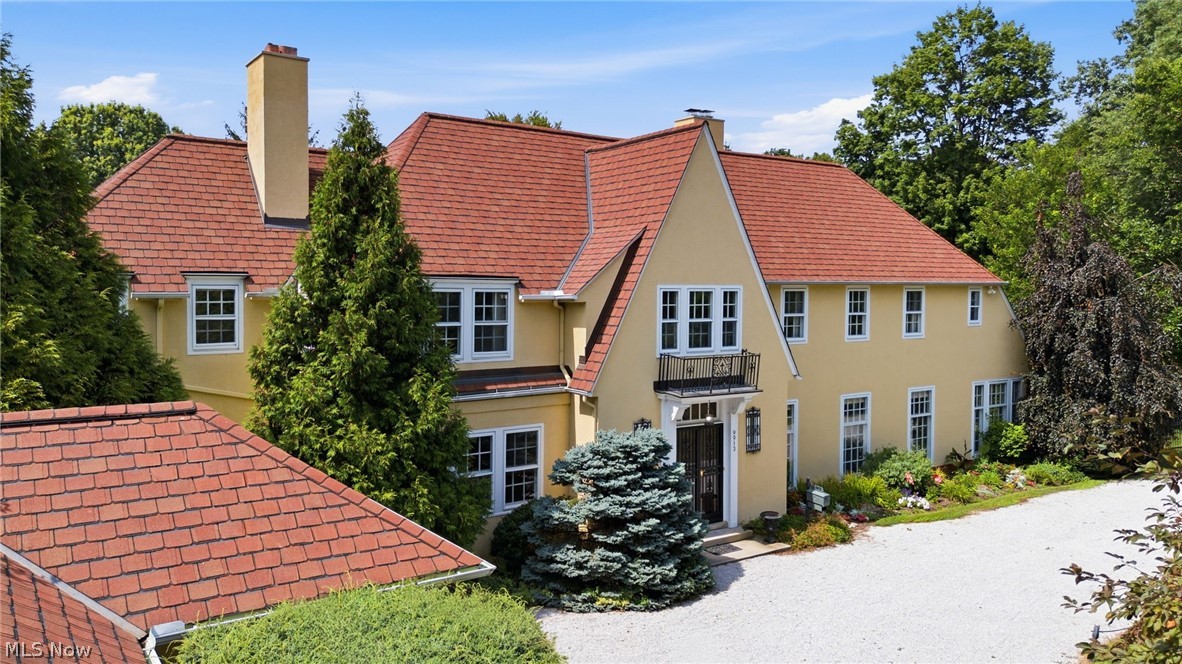 9913 Lake Shore Boulevard Bratenahl OH 44108