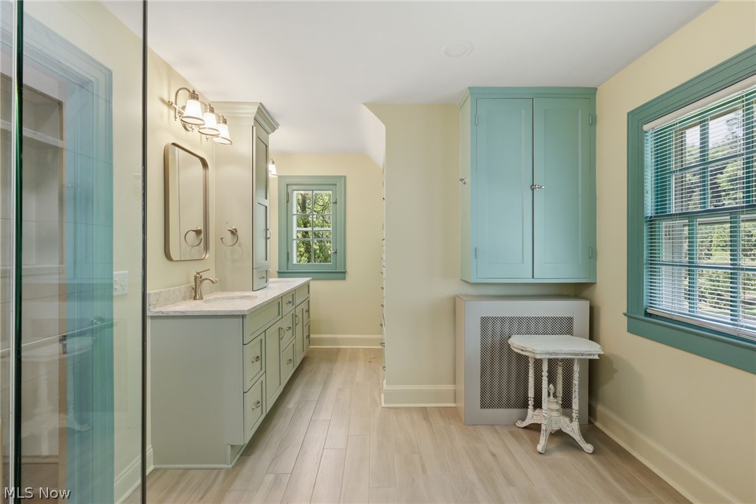 9913 Lake Shore Boulevard Bratenahl OH 44108