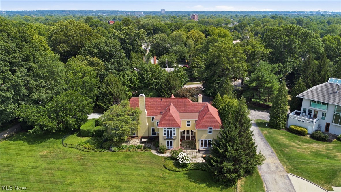9913 Lake Shore Boulevard Bratenahl OH 44108