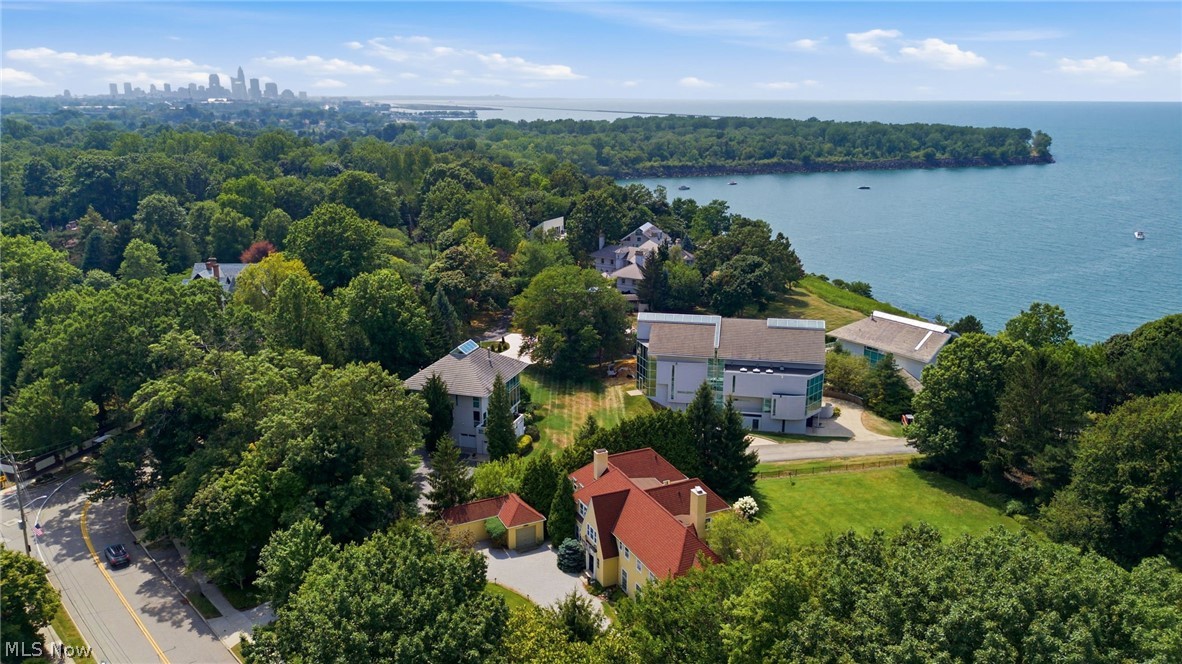 9913 Lake Shore Boulevard Bratenahl OH 44108