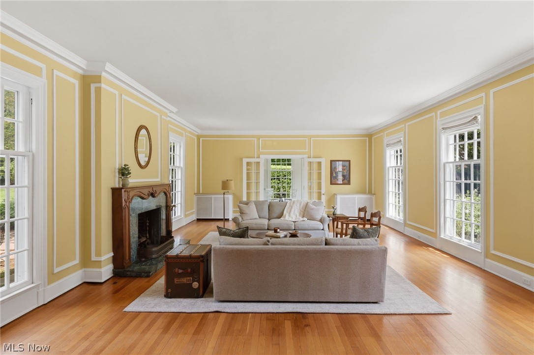 9913 Lake Shore Boulevard Bratenahl OH 44108