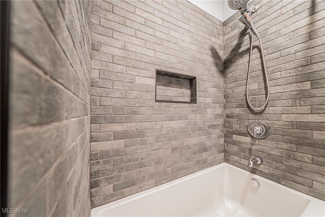 5302 Charlotte's Way Sheffield Village OH 44035