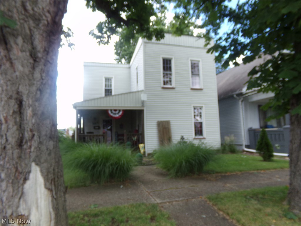 422 N Dawson Street Uhrichsville OH 44683