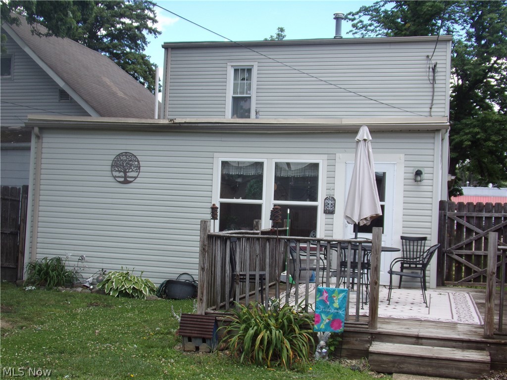 422 N Dawson Street Uhrichsville OH 44683