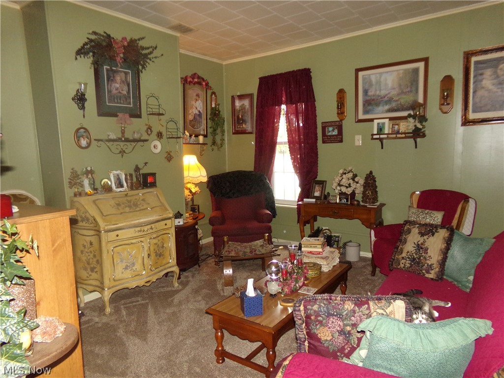 422 N Dawson Street Uhrichsville OH 44683