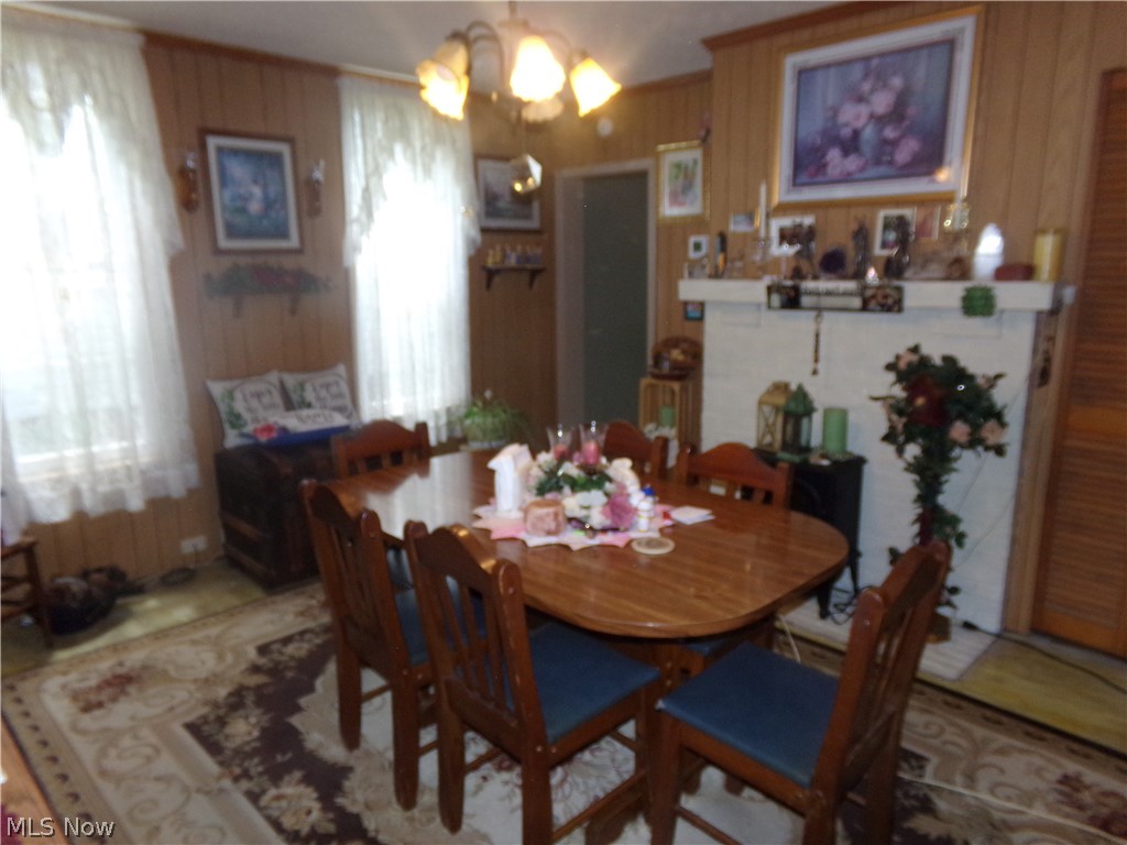 422 N Dawson Street Uhrichsville OH 44683