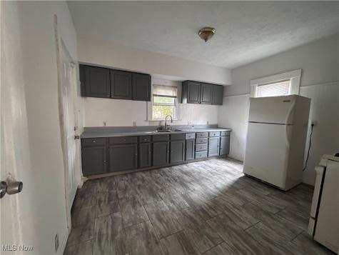 10703 Kimberley Avenue Cleveland OH 44108