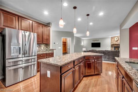 5600 W Longridge Drive Seven Hills OH 44131