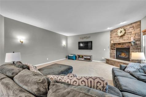 5600 W Longridge Drive Seven Hills OH 44131