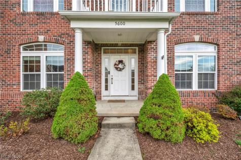 5600 W Longridge Drive Seven Hills OH 44131