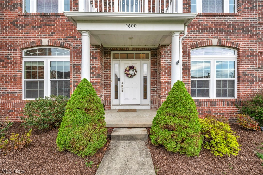 5600 W Longridge Drive Seven Hills OH 44131