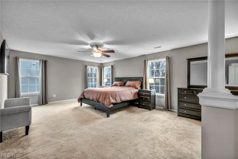 5600 W Longridge Drive Seven Hills OH 44131