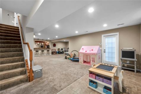 5600 W Longridge Drive Seven Hills OH 44131