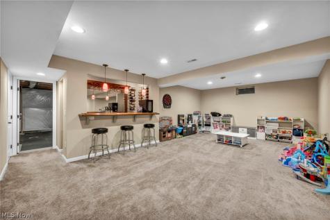 5600 W Longridge Drive Seven Hills OH 44131