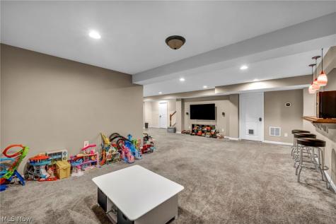 5600 W Longridge Drive Seven Hills OH 44131