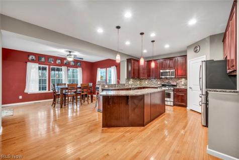 5600 W Longridge Drive Seven Hills OH 44131