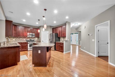 5600 W Longridge Drive Seven Hills OH 44131