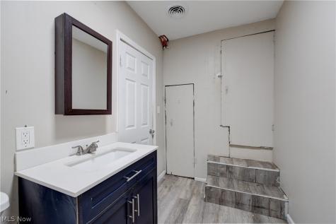 3123 W 68th Street Cleveland OH 44102
