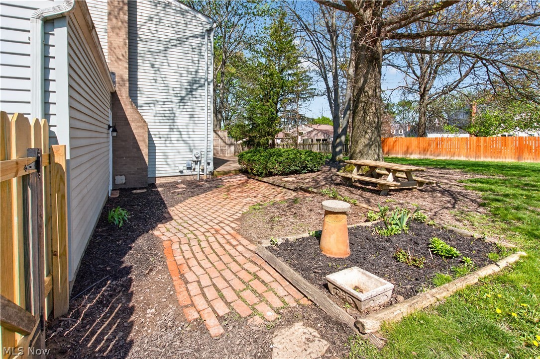 960 Red Oak Circle Medina OH 44256