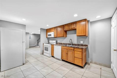1552 E 254th Street Euclid OH 44117