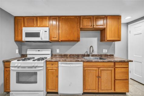 1552 E 254th Street Euclid OH 44117