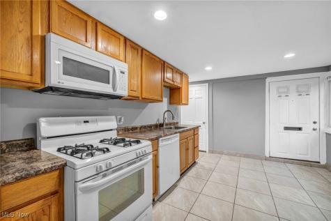 1552 E 254th Street Euclid OH 44117