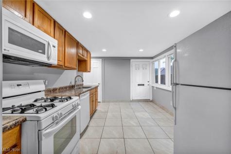 1552 E 254th Street Euclid OH 44117