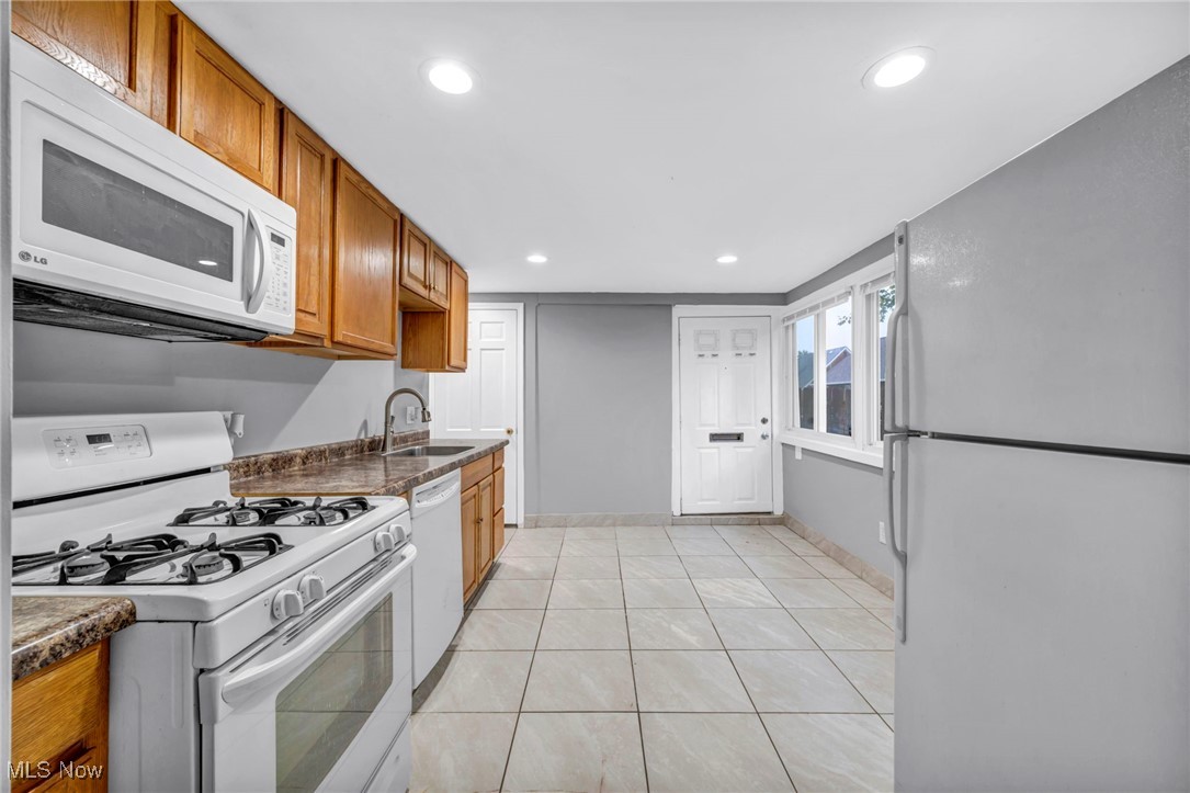 1552 E 254th Street Euclid OH 44117
