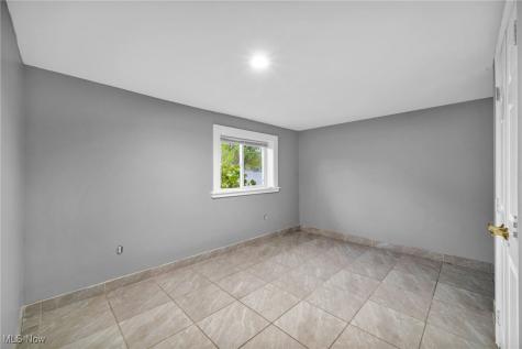 1552 E 254th Street Euclid OH 44117