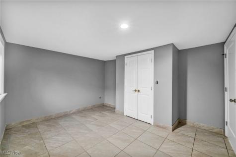 1552 E 254th Street Euclid OH 44117