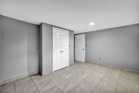 1552 E 254th Street Euclid OH 44117