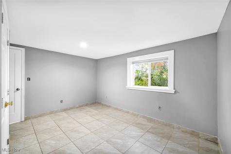 1552 E 254th Street Euclid OH 44117