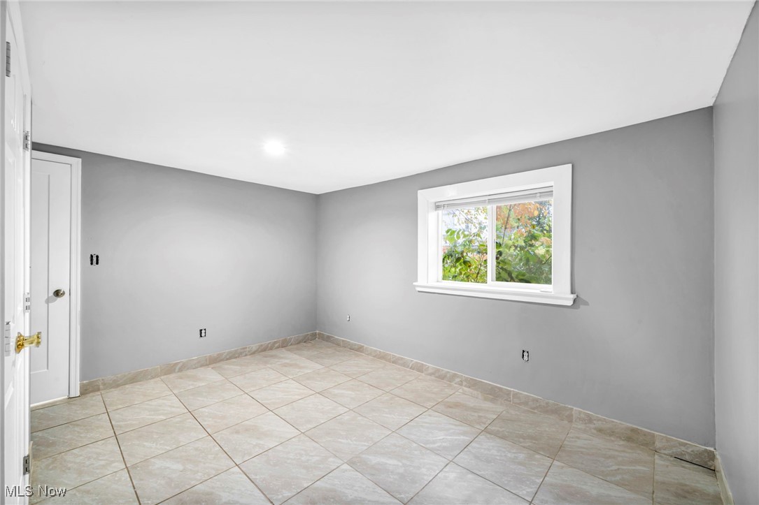 1552 E 254th Street Euclid OH 44117