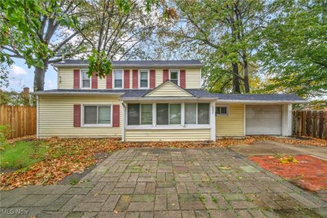 1552 E 254th Street Euclid OH 44117