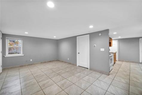 1552 E 254th Street Euclid OH 44117