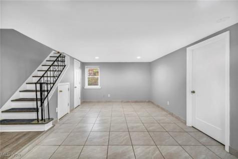 1552 E 254th Street Euclid OH 44117