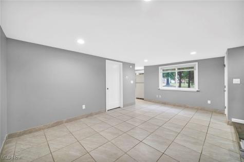 1552 E 254th Street Euclid OH 44117