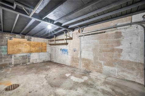 1552 E 254th Street Euclid OH 44117