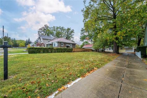 1552 E 254th Street Euclid OH 44117