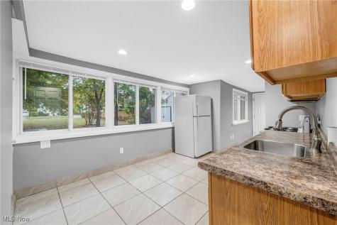 1552 E 254th Street Euclid OH 44117