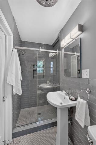 2228 Chatfield Drive Cleveland Heights OH 44106
