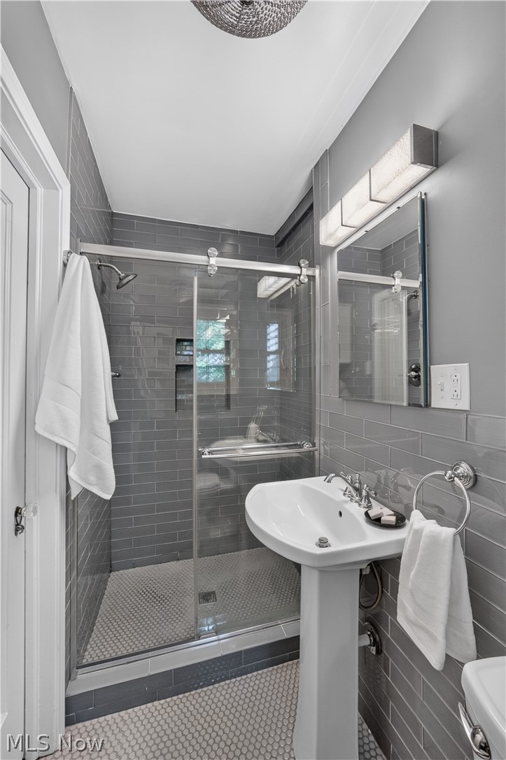 2228 Chatfield Drive Cleveland Heights OH 44106