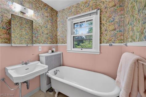 2228 Chatfield Drive Cleveland Heights OH 44106
