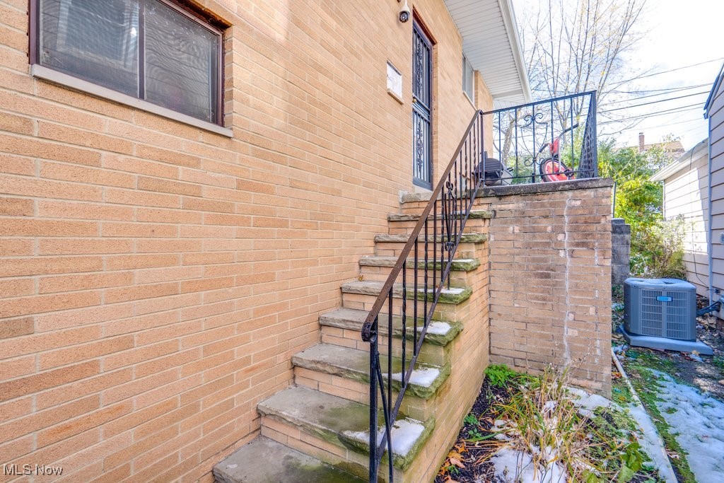 4864 E 94th Street Garfield Heights OH 44125