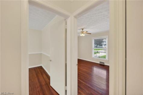 1274 Dorsh Road South Euclid OH 44121