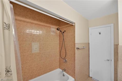 1274 Dorsh Road South Euclid OH 44121