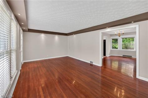 1274 Dorsh Road South Euclid OH 44121