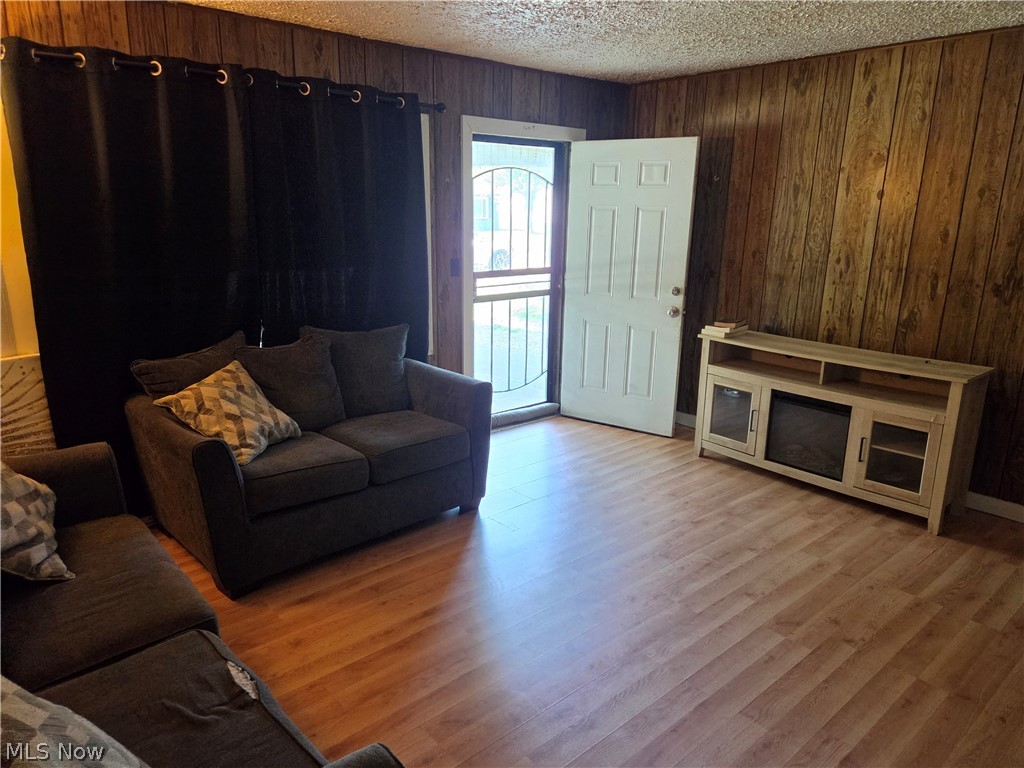 1814 Victoria Street SW Warren OH 44485