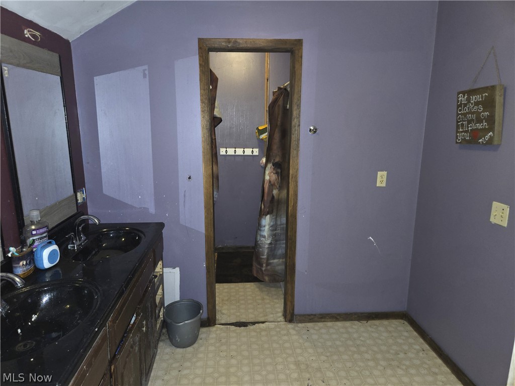 8725 State Route 7 Williamsfield OH 44093